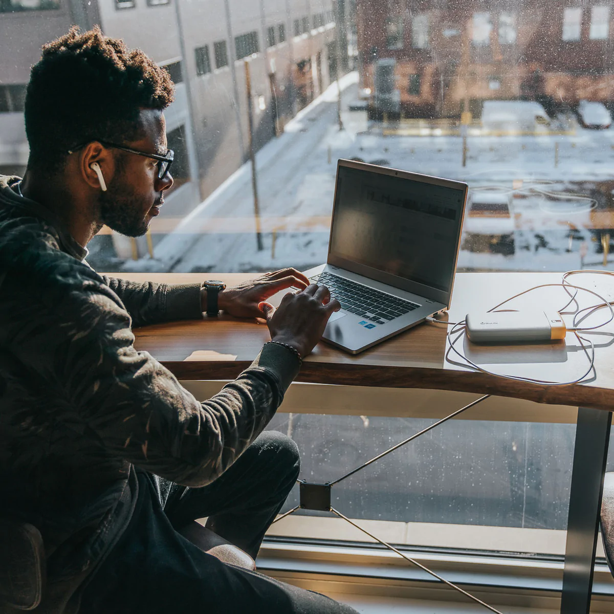 Charge80_lifestyle_2_1200x1200